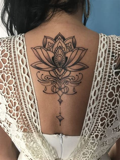 30 Tatuagens Nas Costas Para Mulheres 